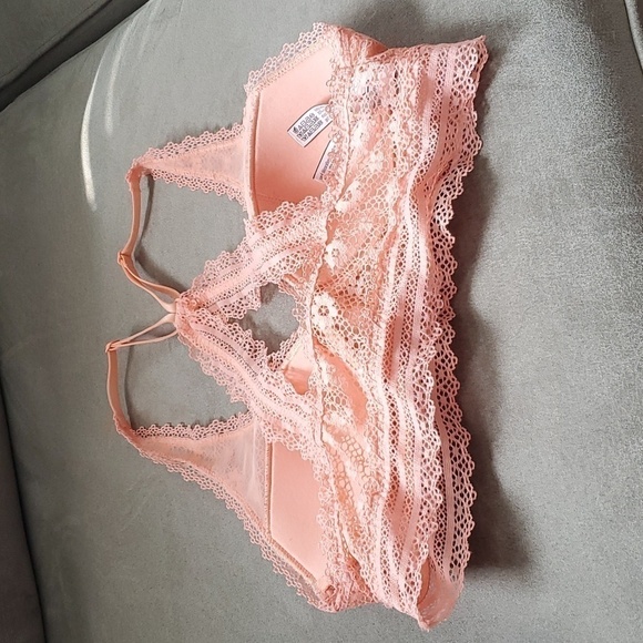 Victoria's Secret Peek-A-Boo Crochet Lace Bralette - Size XS - Peach - Picture 2 of 3